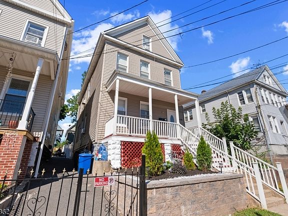 2nd image of 626 Magnolia Ave