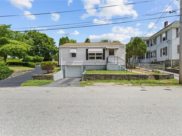 26 Kenwood St, Woonsocket, RI 02895