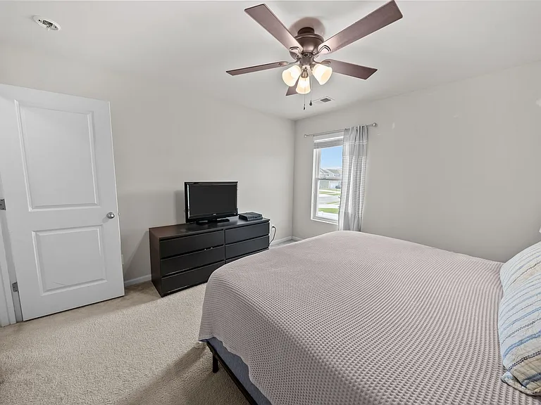 415 Valdez Ct — Photo 38
