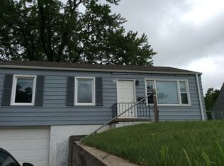 8004 Park Dr, Ralston, NE 68127