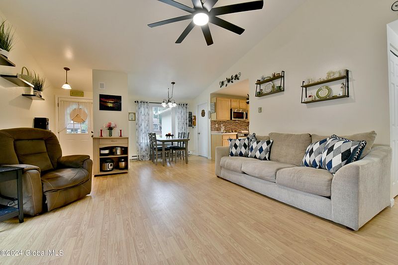 4th image of 42 Arrowwood Pl