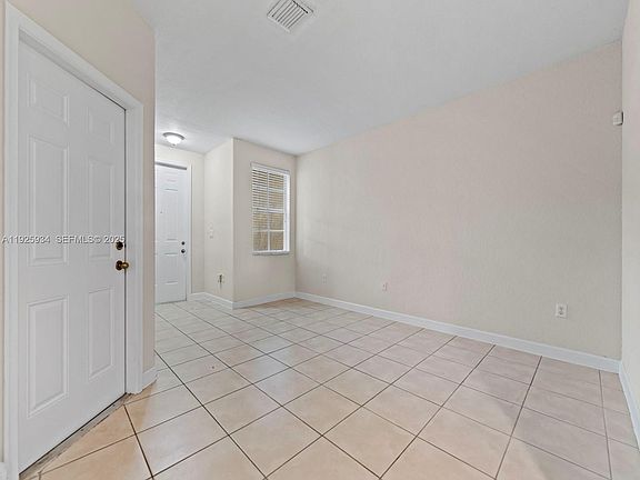 5th image of 2512 SE 15th Ct