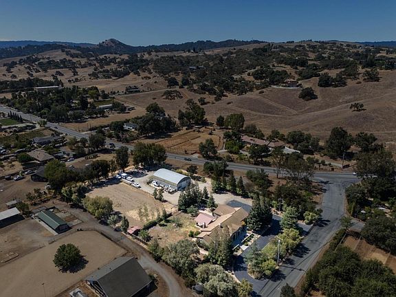4th image of 740 California Ave
