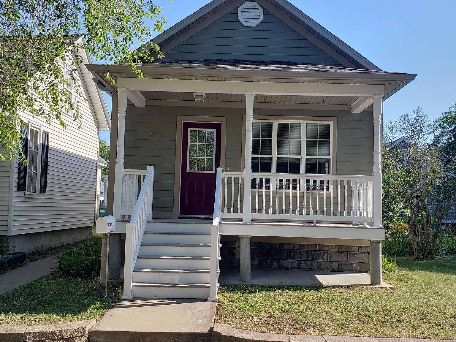 2 bed, 900 sqft, $1,600 — Photo 1