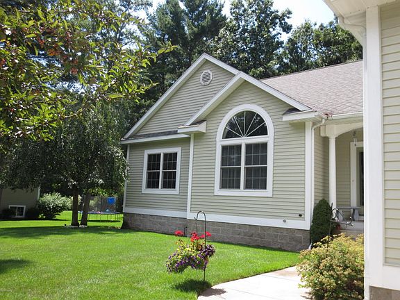 4th image of 6707 E Point Dr