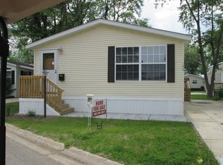 1058 Lakeview Rd, Elgin, IL 60123