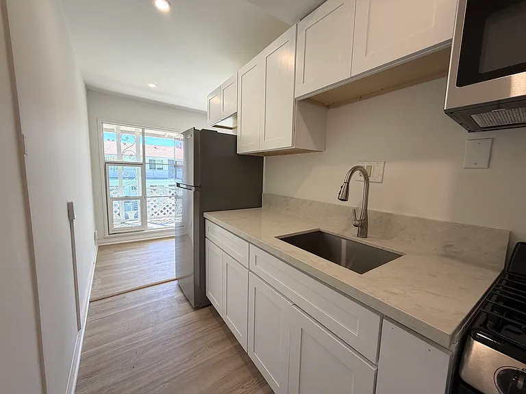 275 N Garfield Ave #10B — Photo 8