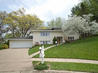 899 Berkley Pl, Dubuque, IA 52001