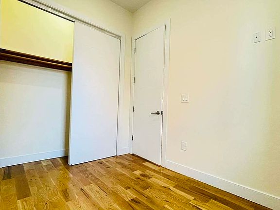4th image of 744A Willoughby Ave #3A