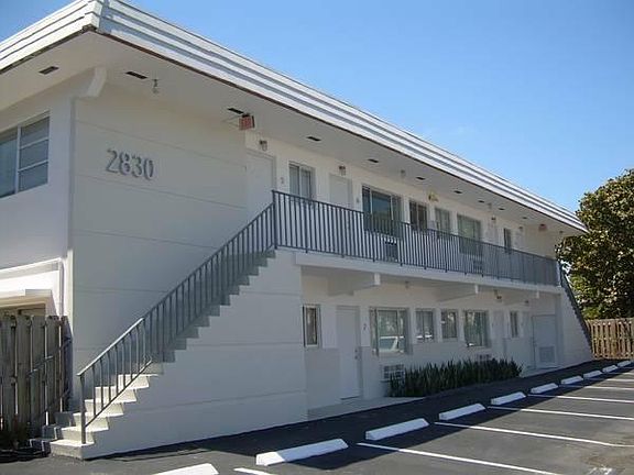 4th image of 2830 NE 30th Pl APT 14
