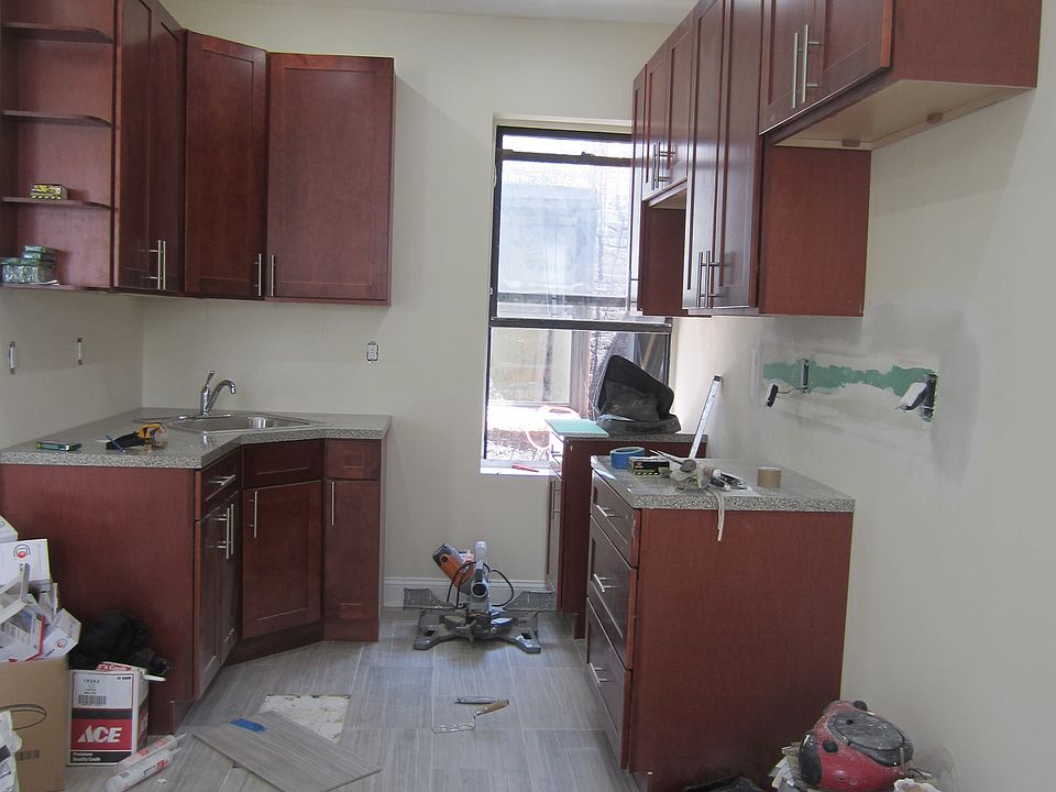 2nd image of 578 Albany Ave #1