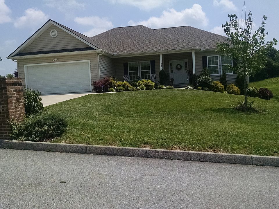 1st image of 403 Wyndham Dr