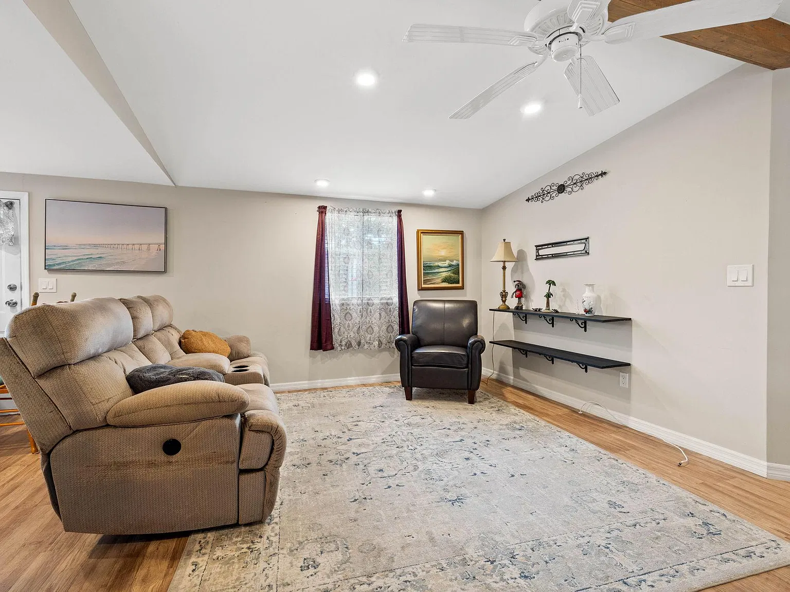 2 bed, 880 sqft, $1,750 — Photo 3