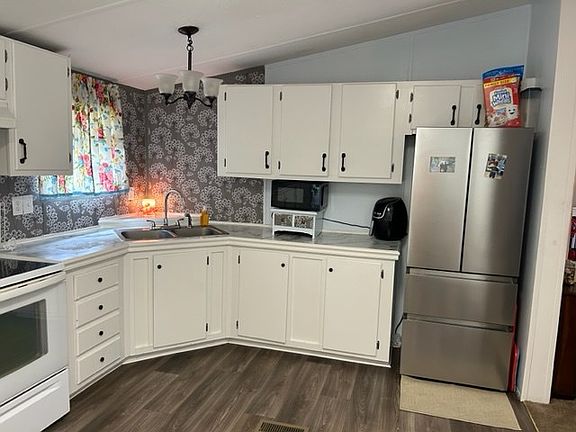 4th image of 118 Helena Dr