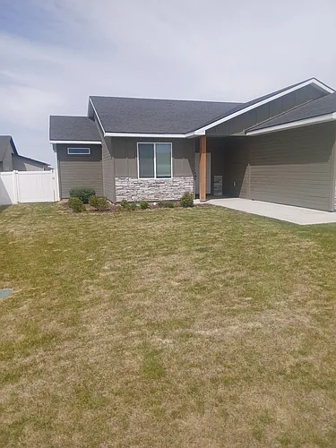 1405 Meadow Ln Photo 1