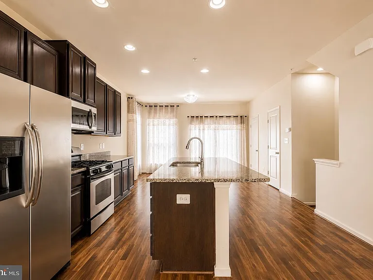 22520 Phillips St #401 — Photo 20