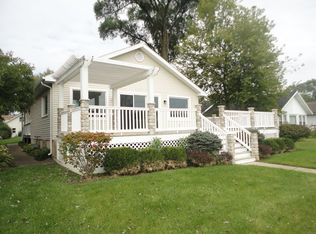 1719 Sunnyside Beach Dr, Johnsburg, IL 60051
