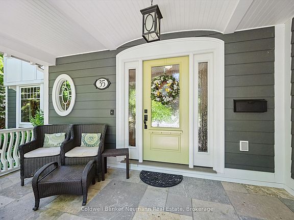 3rd image of 35 Monticello Cres