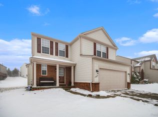 1619 Pebble Beach Dr, Pontiac, MI 48340