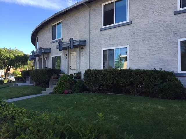 1095 Newhall St #K — Photo 9
