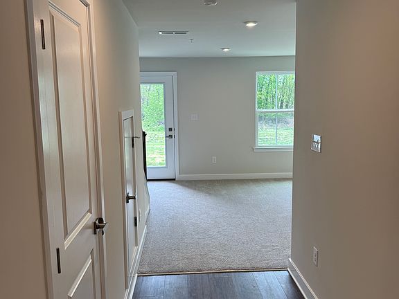 5th image of 11 Foxwood Dr