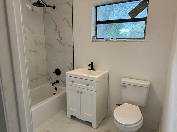 2960 NW 187th St, Miami Gardens, FL 33056