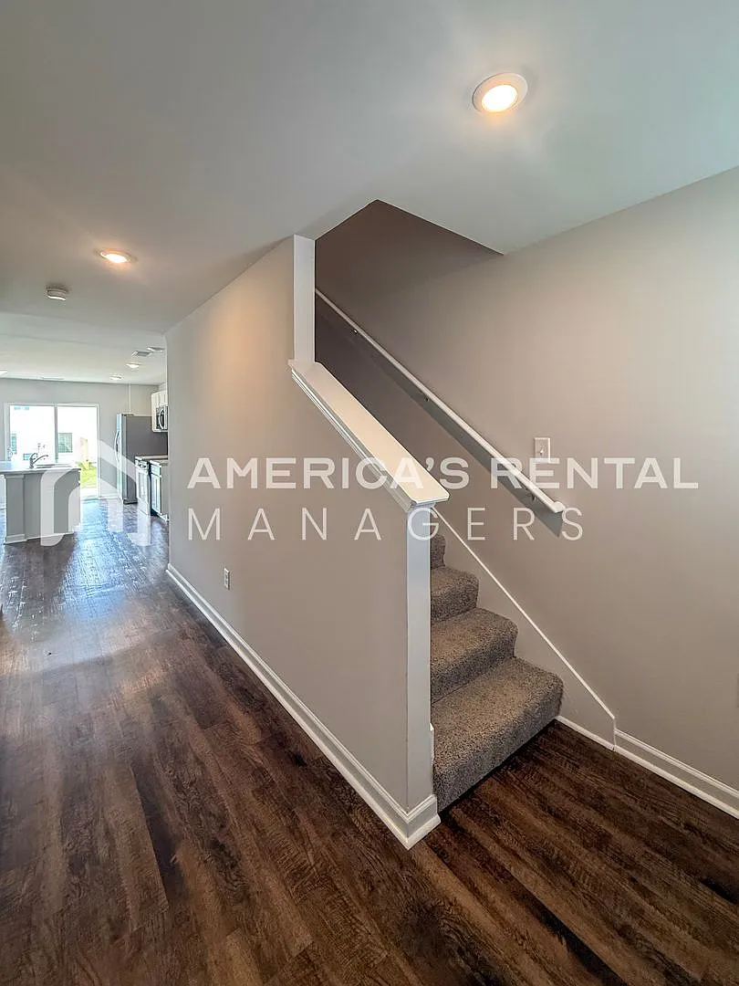 Home for rent in Lincoln! Available to View Now — Photo 4