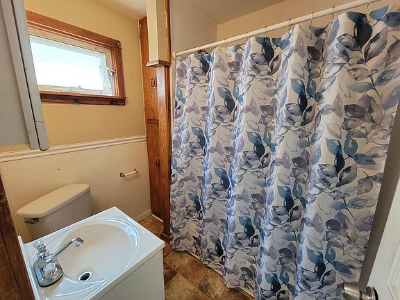 5th image of 64 Wyandotte Ave #2