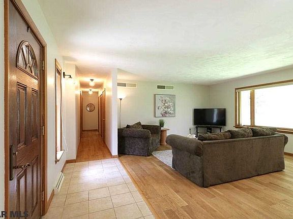 5th image of 613 Crandall Dr