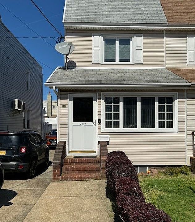 1st image of 2039 E 72nd St