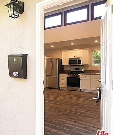 4th image of 394 E Altadena Dr