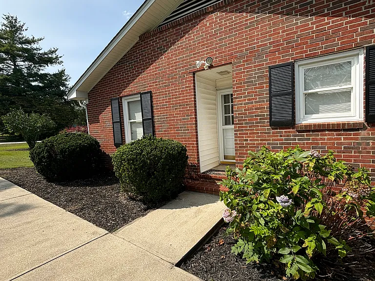 300 Asbury Dr — Photo 3