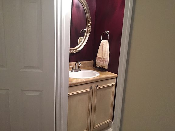 3rd image of 1605 Queen Anne Ln #105