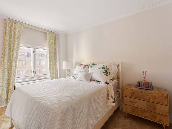 5th image of 188 E 70th St APT 14B