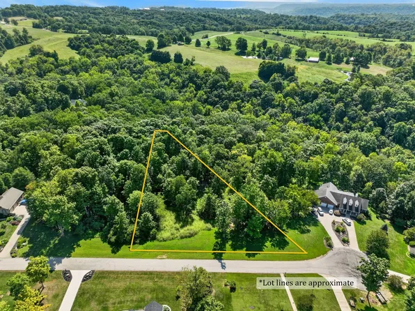 63 Creek Side Dr, Aurora, IN 47001