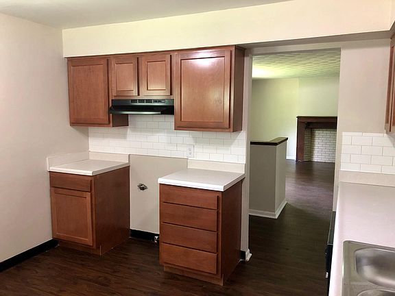 5th image of 2173 Brentnell Ave
