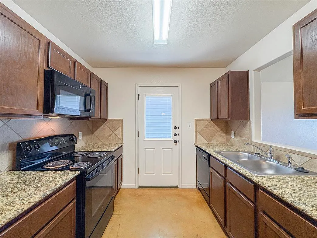 517 Kendra Dr — Photo 4