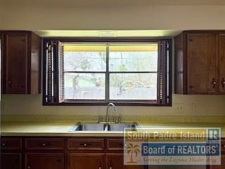 3rd image of 1301 Palm Blvd