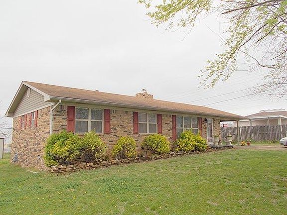 3rd image of 1090 Dogwood Dr