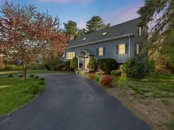 120 Hatchfield Dr, Brockton, MA 02301