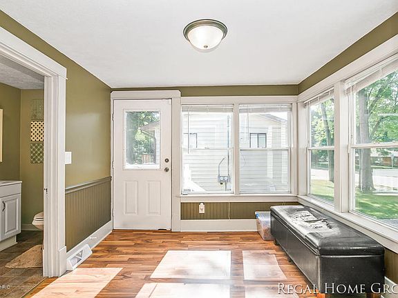 5th image of 3719 Crystal St SW