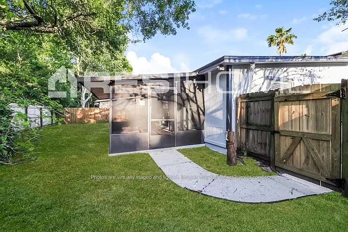 3739 Mandarin Woods Dr N — Photo 13