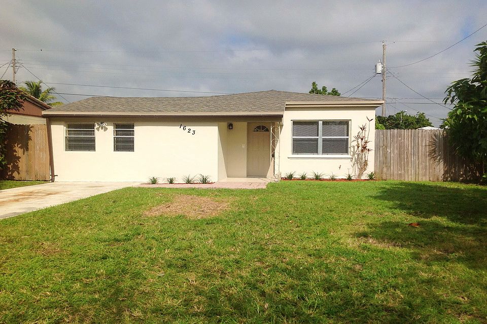 1st image of 1623 NE 176th St
