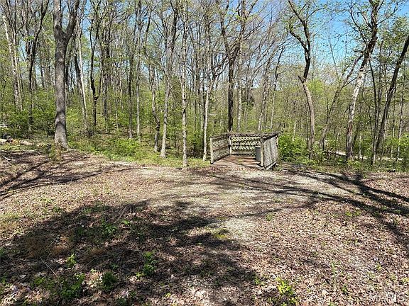 5th image of 127 Skyline Dr S
