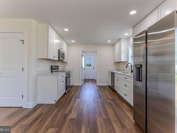 5th image of 111 Gay St