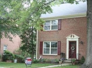 5953 Queenston St, Springfield, VA 22152