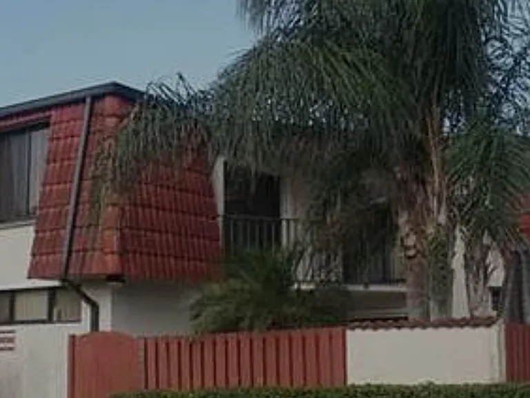 condo for rent - 1339 sq feet. GORGEOUS 2/2.5 TOWNHOUSE IN GOOD CONDITION WITH REMODELED HALF and 2ND BATHS*NEUTRAL COLORS*
TILED THROUGHOUT ON FIRST FLOOR*LAMINATE and CARPET FLOORING ON STAIRS and SE