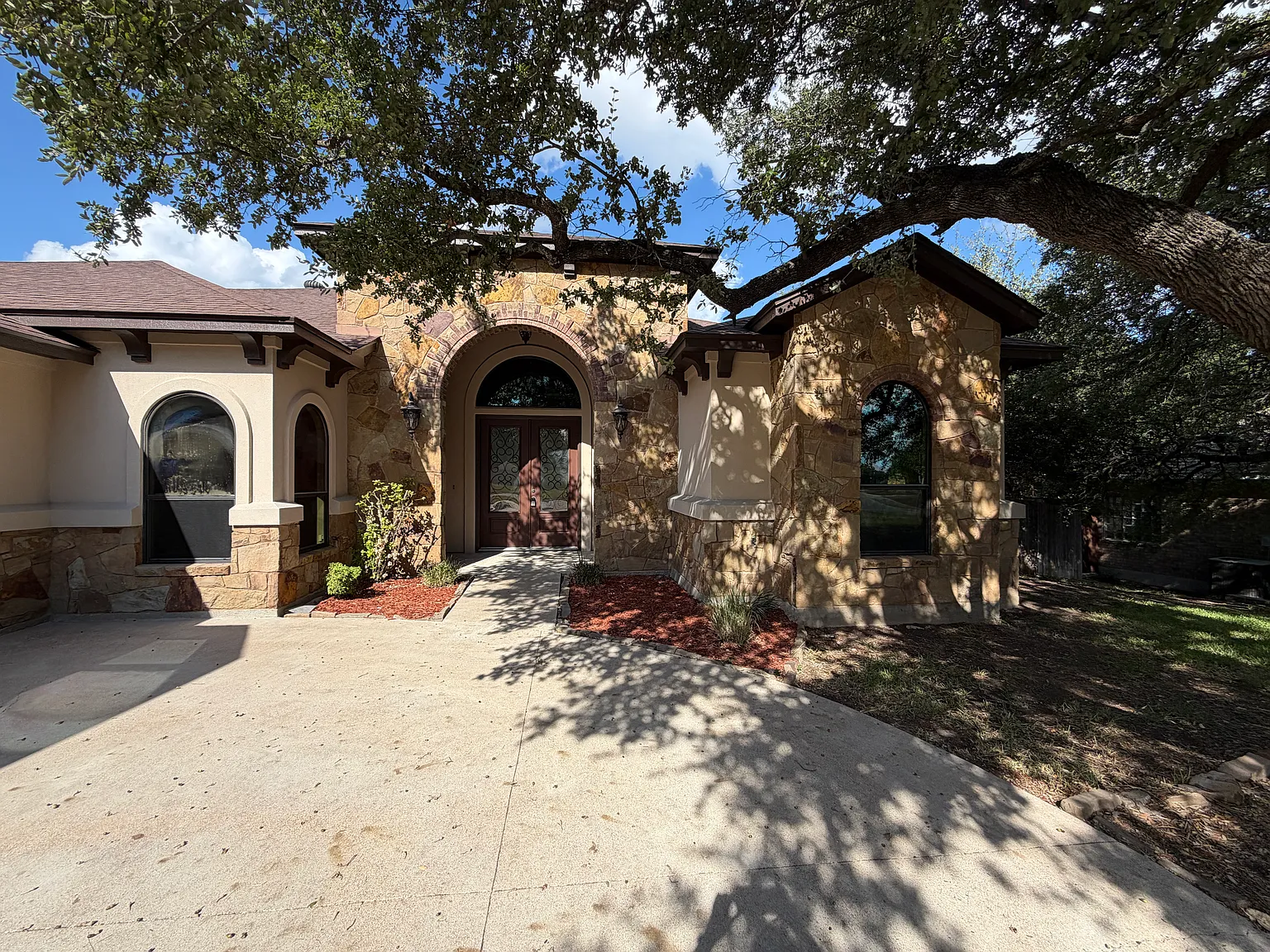 4 bed, 2627 sqft, $2,350 — Photo 3