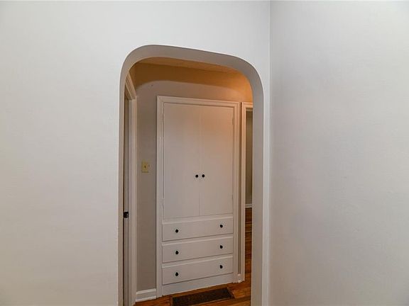 4th image of 2139 7th St