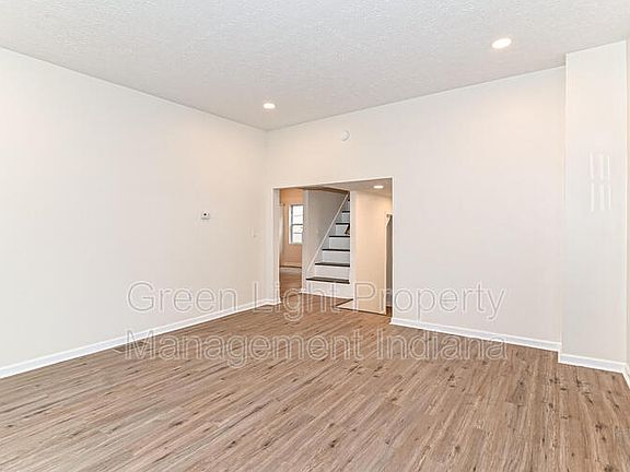 5th image of 1841 S East St